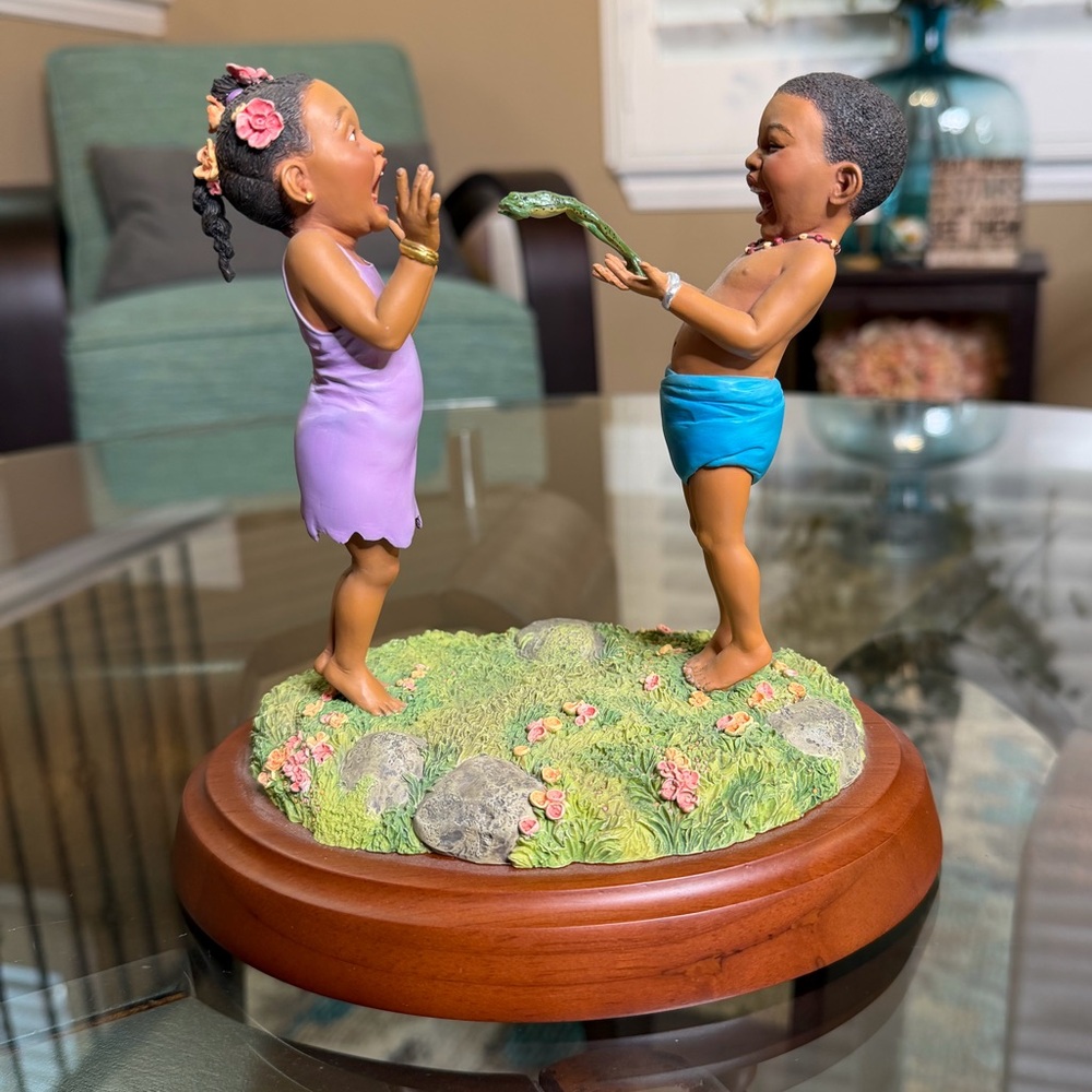 Limited Edition Thomas Blackshear Ebony Visions "Surprise" Item 37087 Figurine